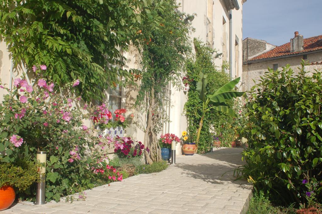 Aulnay  Hotel Du Donjon מראה חיצוני תמונה
