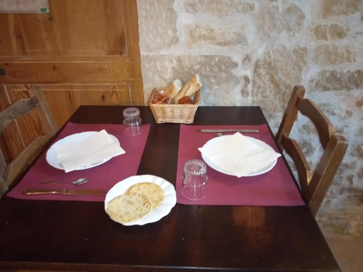 Aulnay  Hotel Du Donjon מראה חיצוני תמונה