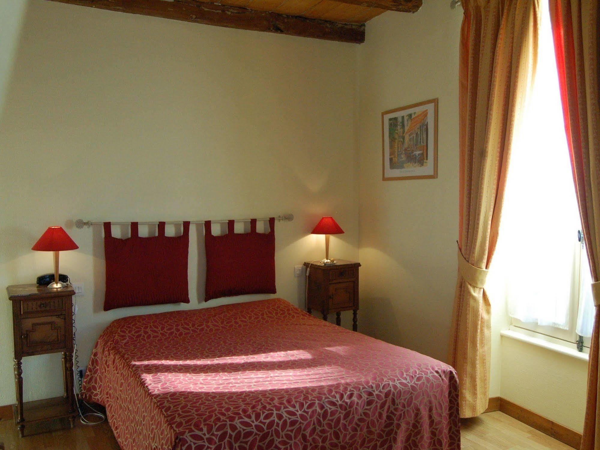 Aulnay  Hotel Du Donjon מראה חיצוני תמונה