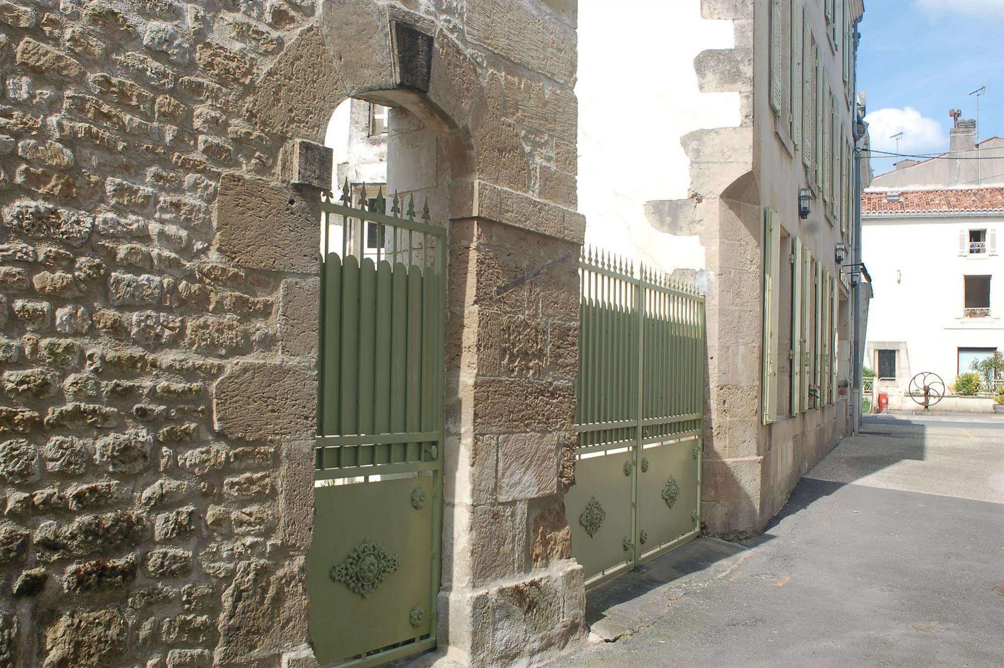 Aulnay  Hotel Du Donjon מראה חיצוני תמונה