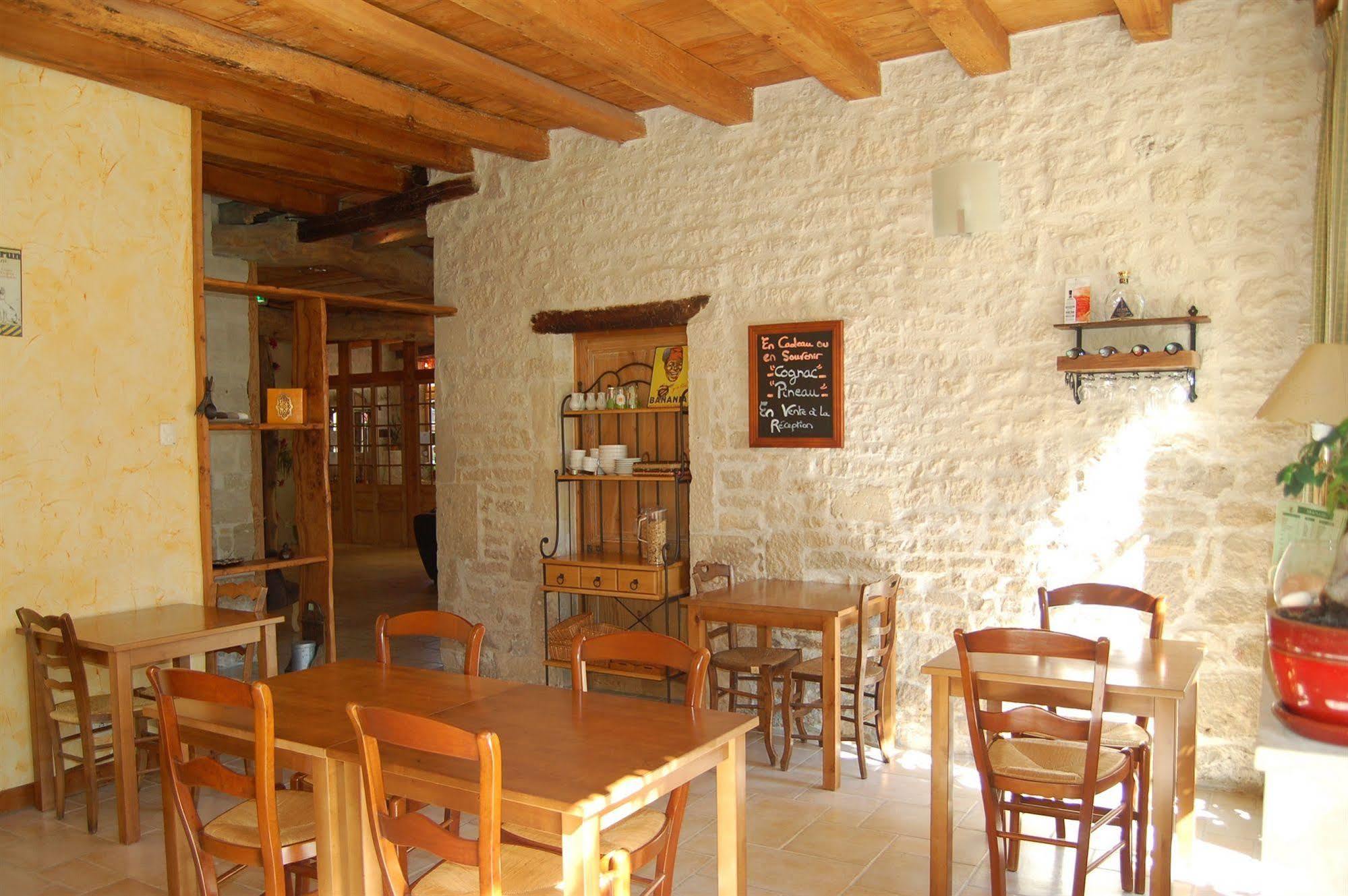 Aulnay  Hotel Du Donjon מראה חיצוני תמונה