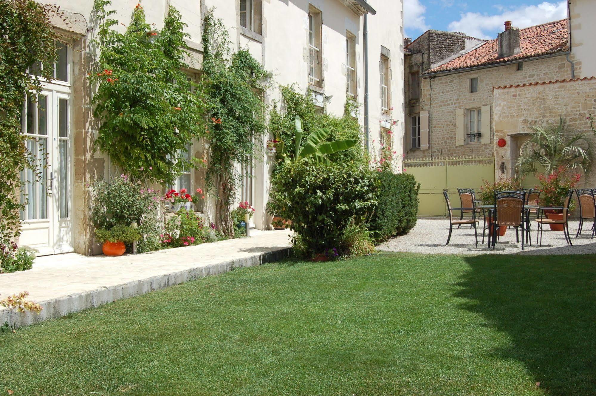 Aulnay  Hotel Du Donjon מראה חיצוני תמונה
